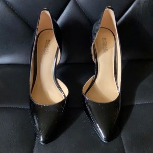 Black patent leather Michael Kors pumps